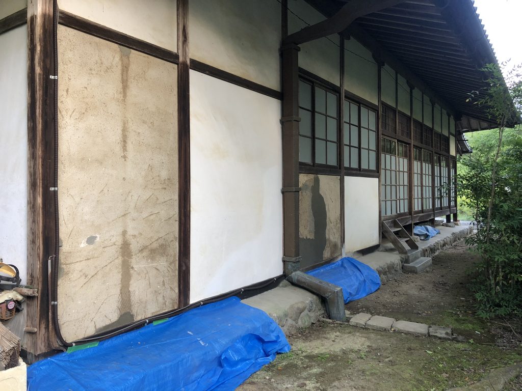東側壁