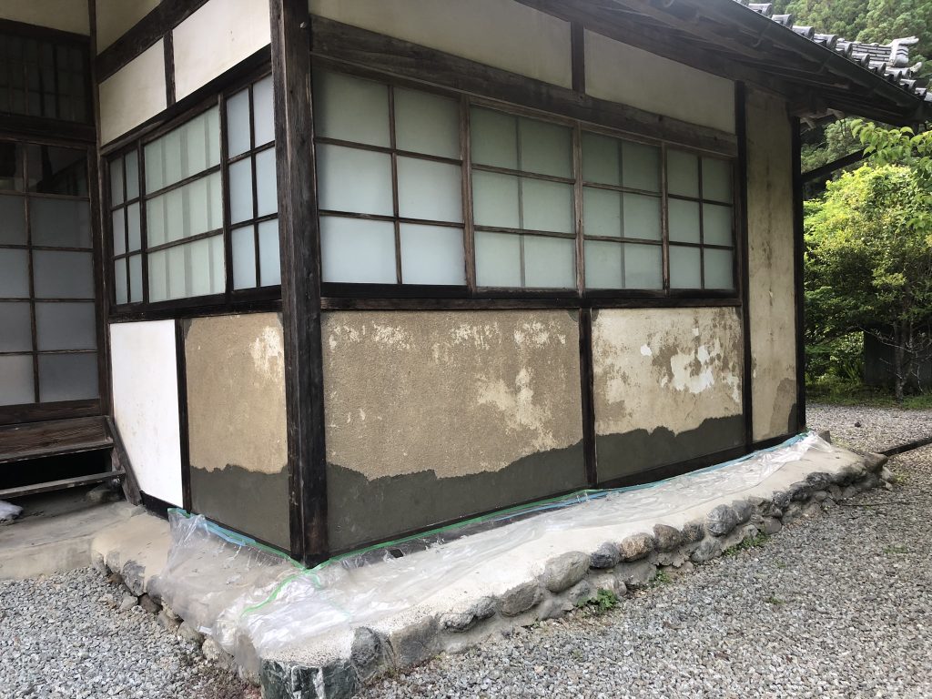 東側壁